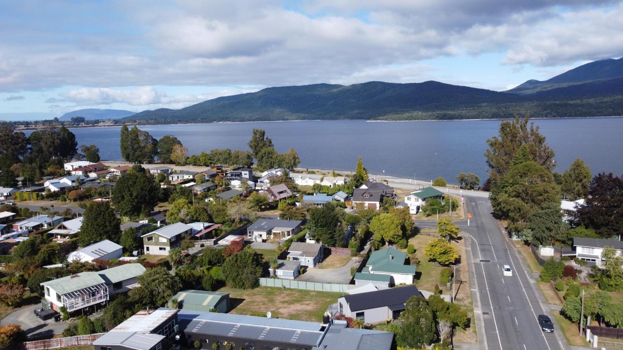 Shakespeare House Bed and Breakfast Te Anau Exteriör bild