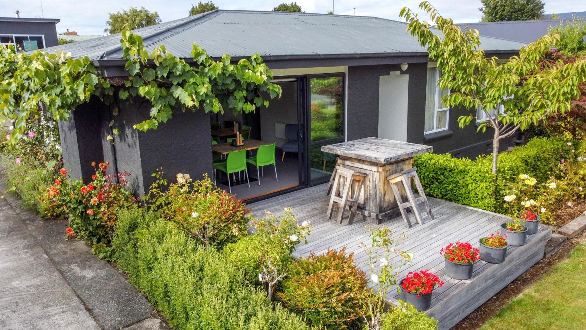 Shakespeare House Bed and Breakfast Te Anau Exteriör bild