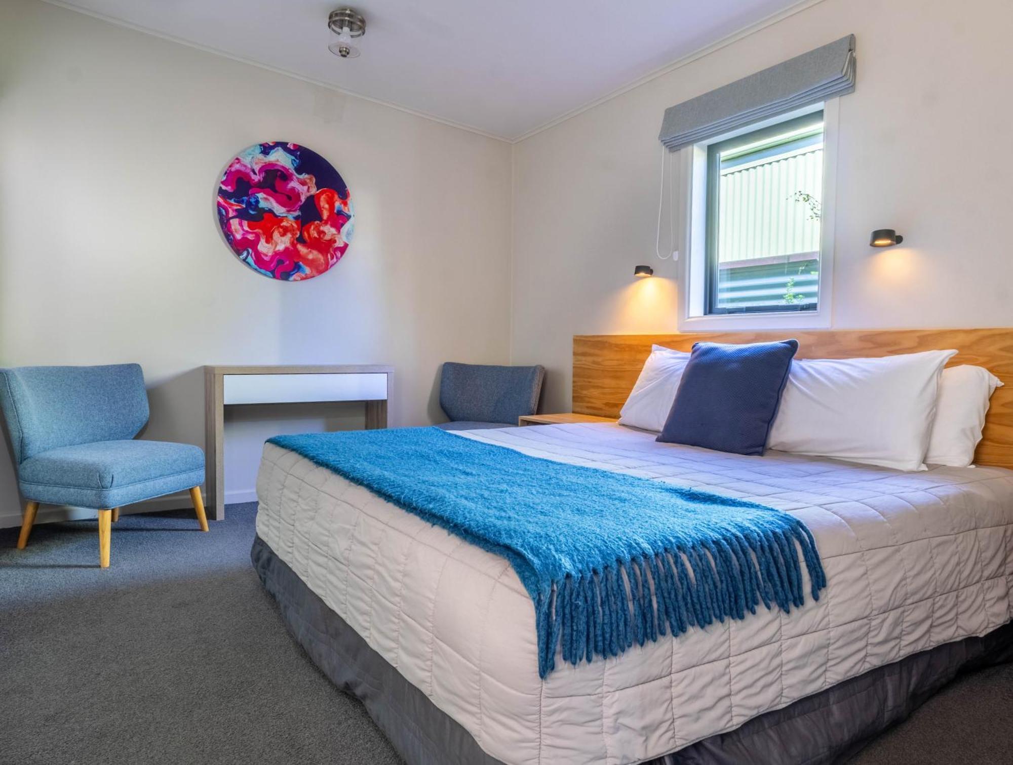 Shakespeare House Bed and Breakfast Te Anau Exteriör bild